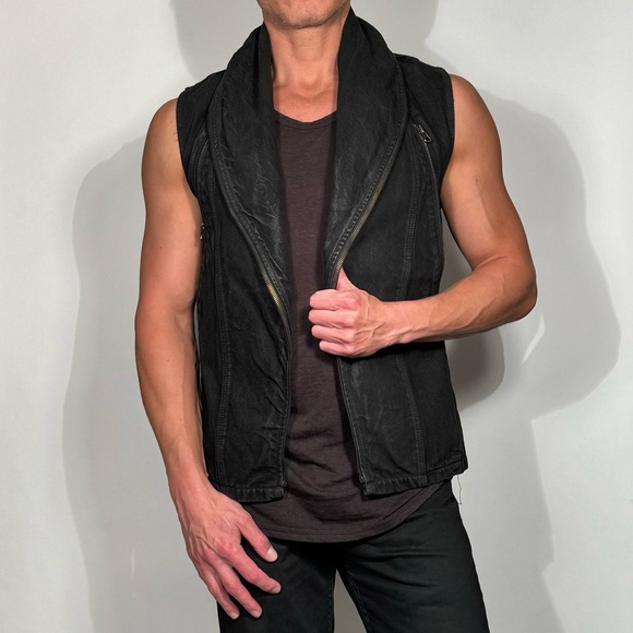 Men’s Unplugged Museum Black Denim Vest with Zipper Detail - Picture 8 of 11